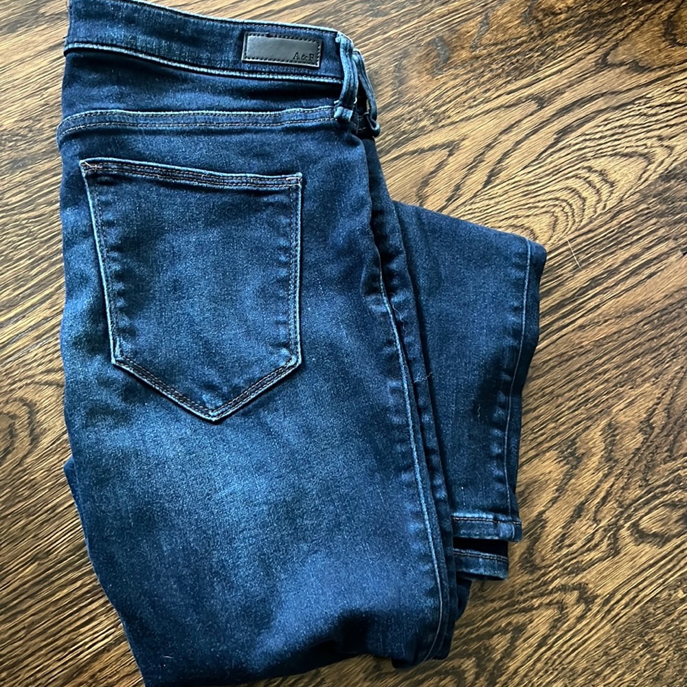 Abercrombie size 4 Jean beautiful condition